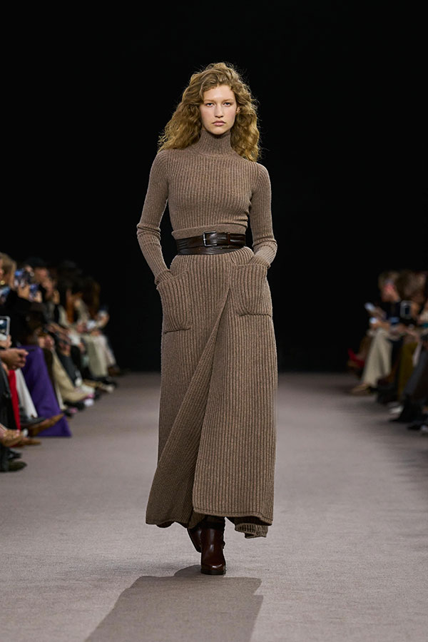 Max Mara Fall/Winter 2025 Fashion Show - Hazelnut Brown Look with Turtleneck and Belt.