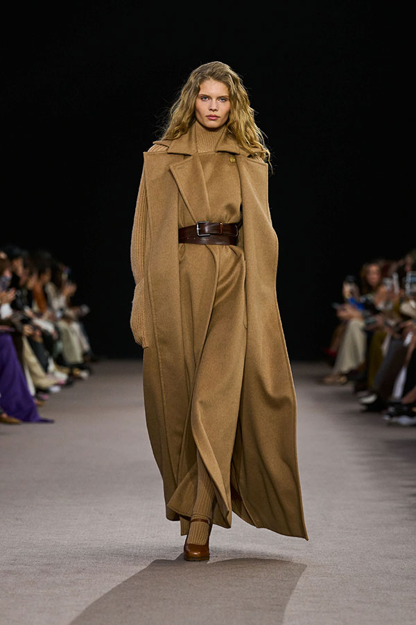 Max Mara Fall/Winter 2025 Fashion Show - Camel Look with Robe Overcoat, Belt, Sleeveless Coat, and Leggings.