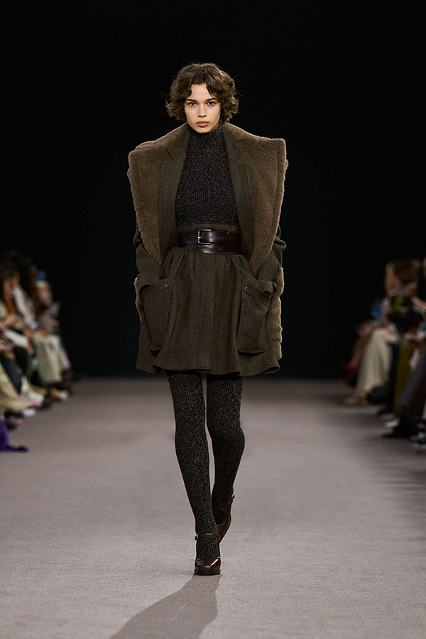 Max Mara Fall/Winter 2025 Fashion Show - Brown Look with Teddy Vest, Wool Tweed Jacket, Belt and Short Skirt. 