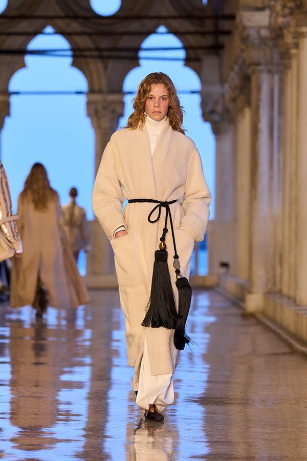 Max Mara Resort 2025 010 Max Mara